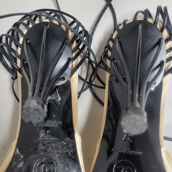 Chanel Bird Cage Heels Pointed Beige Black Toe. - Picture 6 of 15